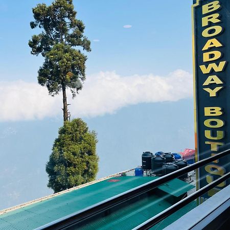 Luxury Stay At Hotel Broadway Boutique Mall Road Chowrasta Near Mahakal Temple Darjeeling  Extérieur photo
