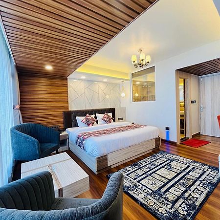 Luxury Stay At Hotel Broadway Boutique Mall Road Chowrasta Near Mahakal Temple Darjeeling  Extérieur photo