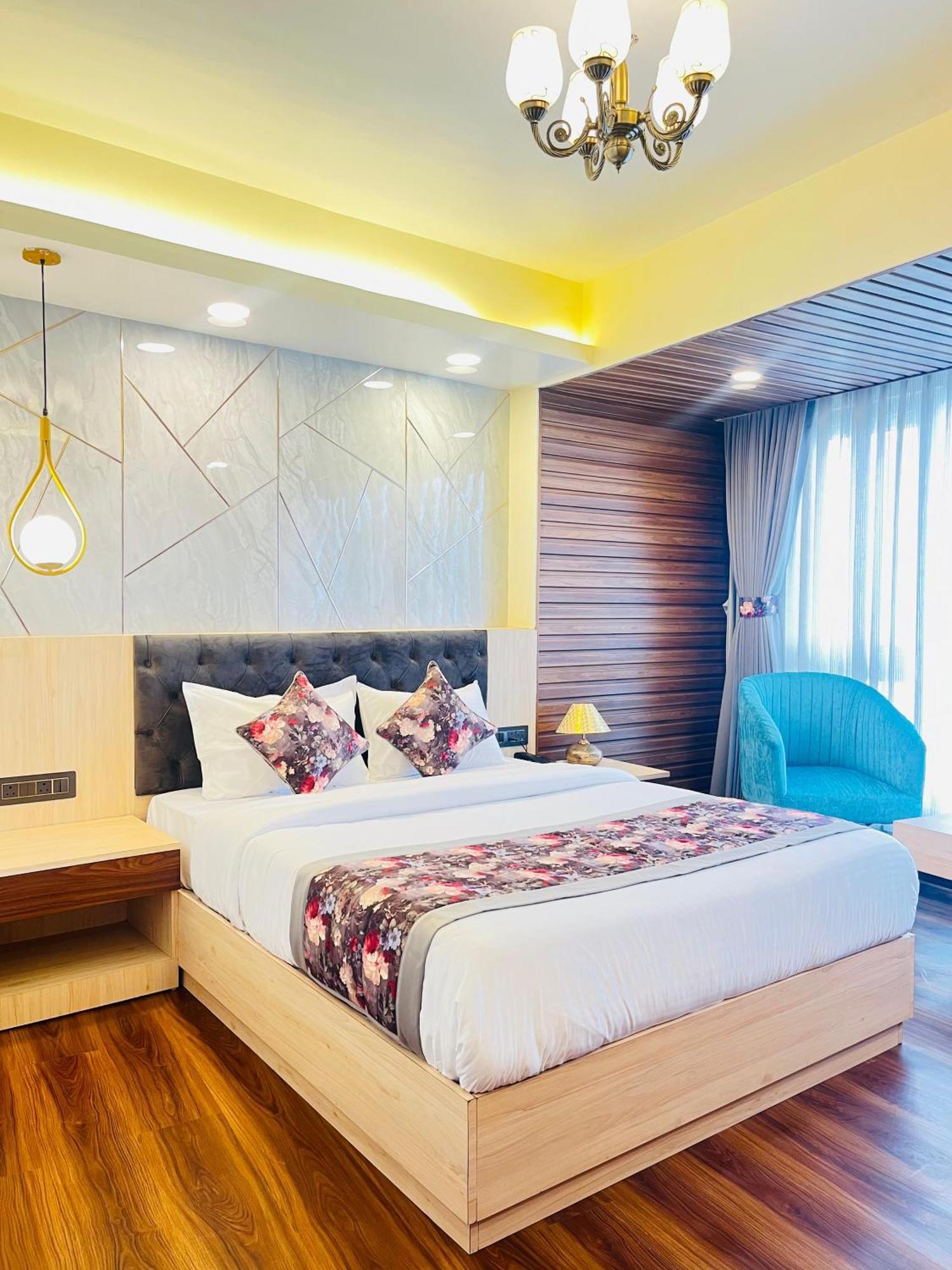 Luxury Stay At Hotel Broadway Boutique Mall Road Chowrasta Near Mahakal Temple Darjeeling  Extérieur photo