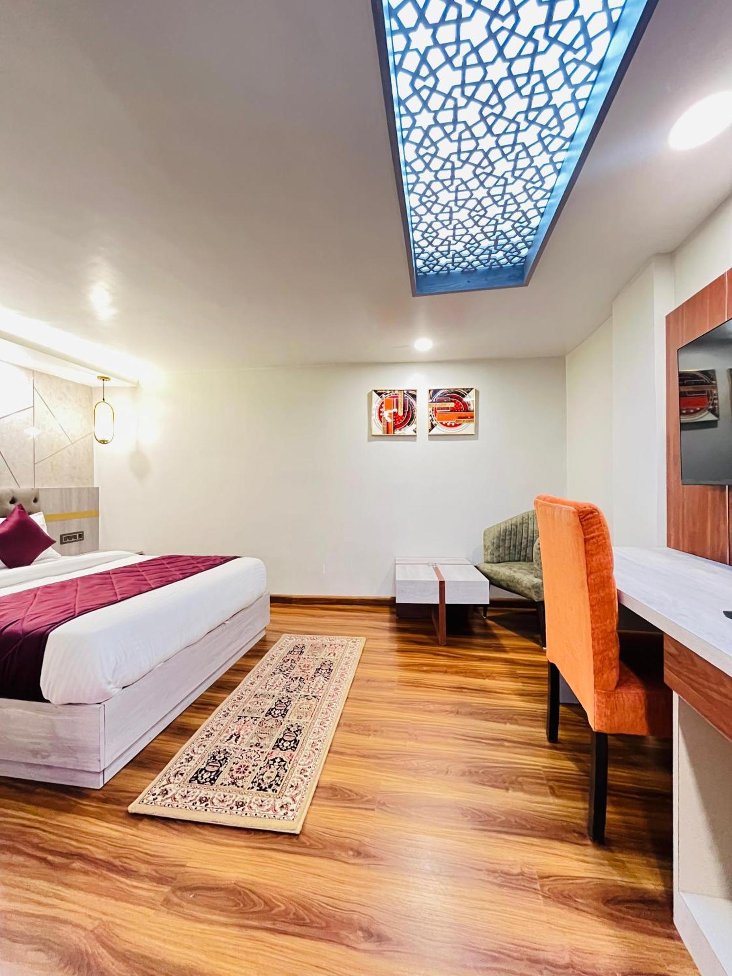 Luxury Stay At Hotel Broadway Boutique Mall Road Chowrasta Near Mahakal Temple Darjeeling  Extérieur photo