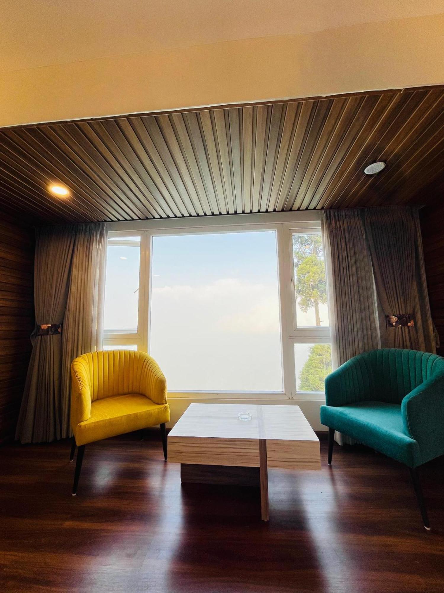 Luxury Stay At Hotel Broadway Boutique Mall Road Chowrasta Near Mahakal Temple Darjeeling  Extérieur photo