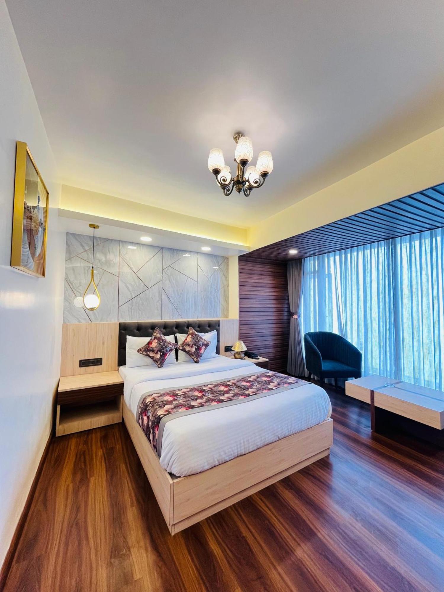 Luxury Stay At Hotel Broadway Boutique Mall Road Chowrasta Near Mahakal Temple Darjeeling  Extérieur photo