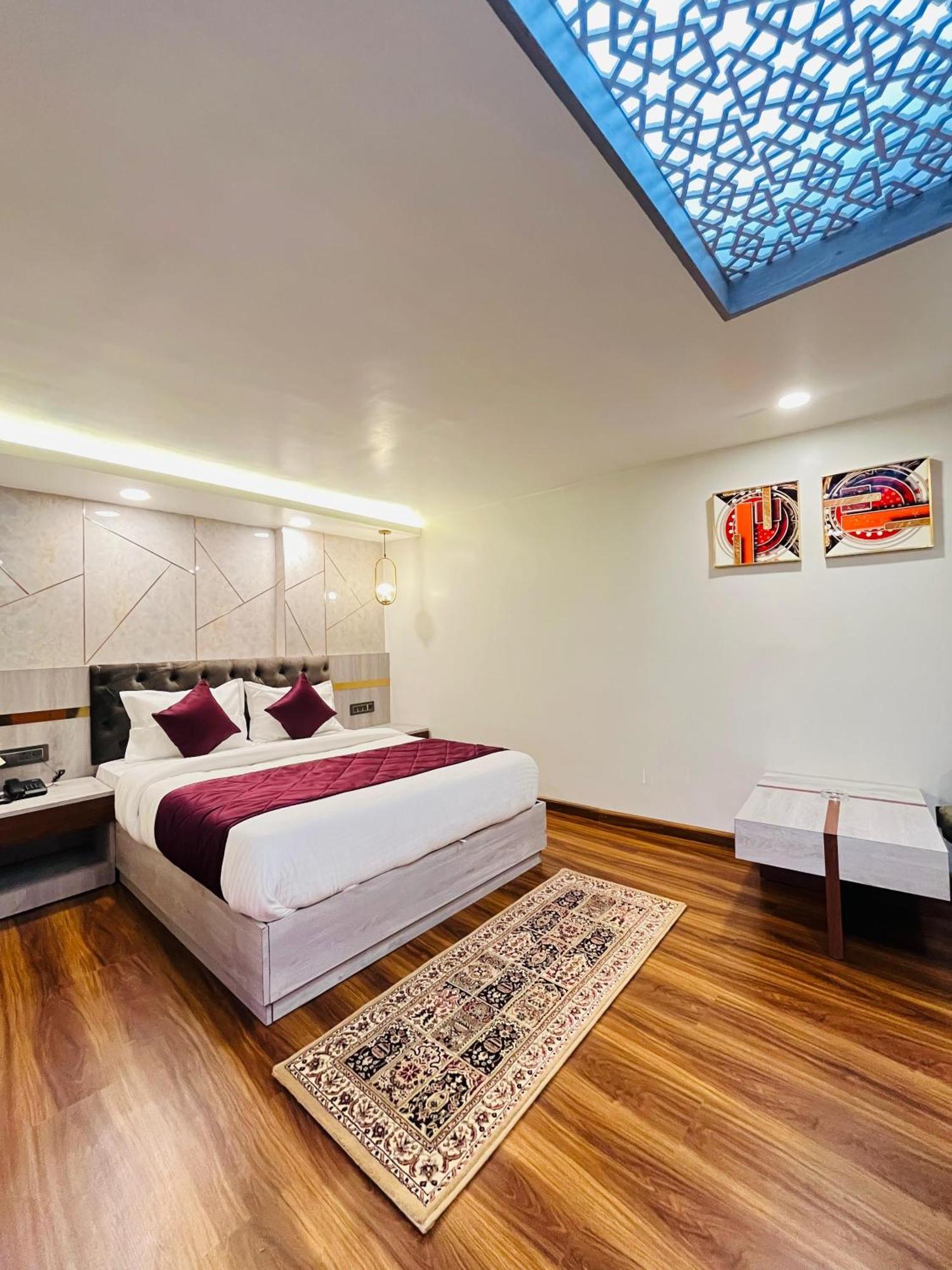 Luxury Stay At Hotel Broadway Boutique Mall Road Chowrasta Near Mahakal Temple Darjeeling  Extérieur photo