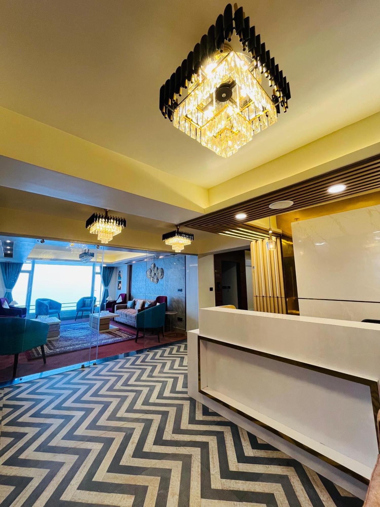 Luxury Stay At Hotel Broadway Boutique Mall Road Chowrasta Near Mahakal Temple Darjeeling  Extérieur photo