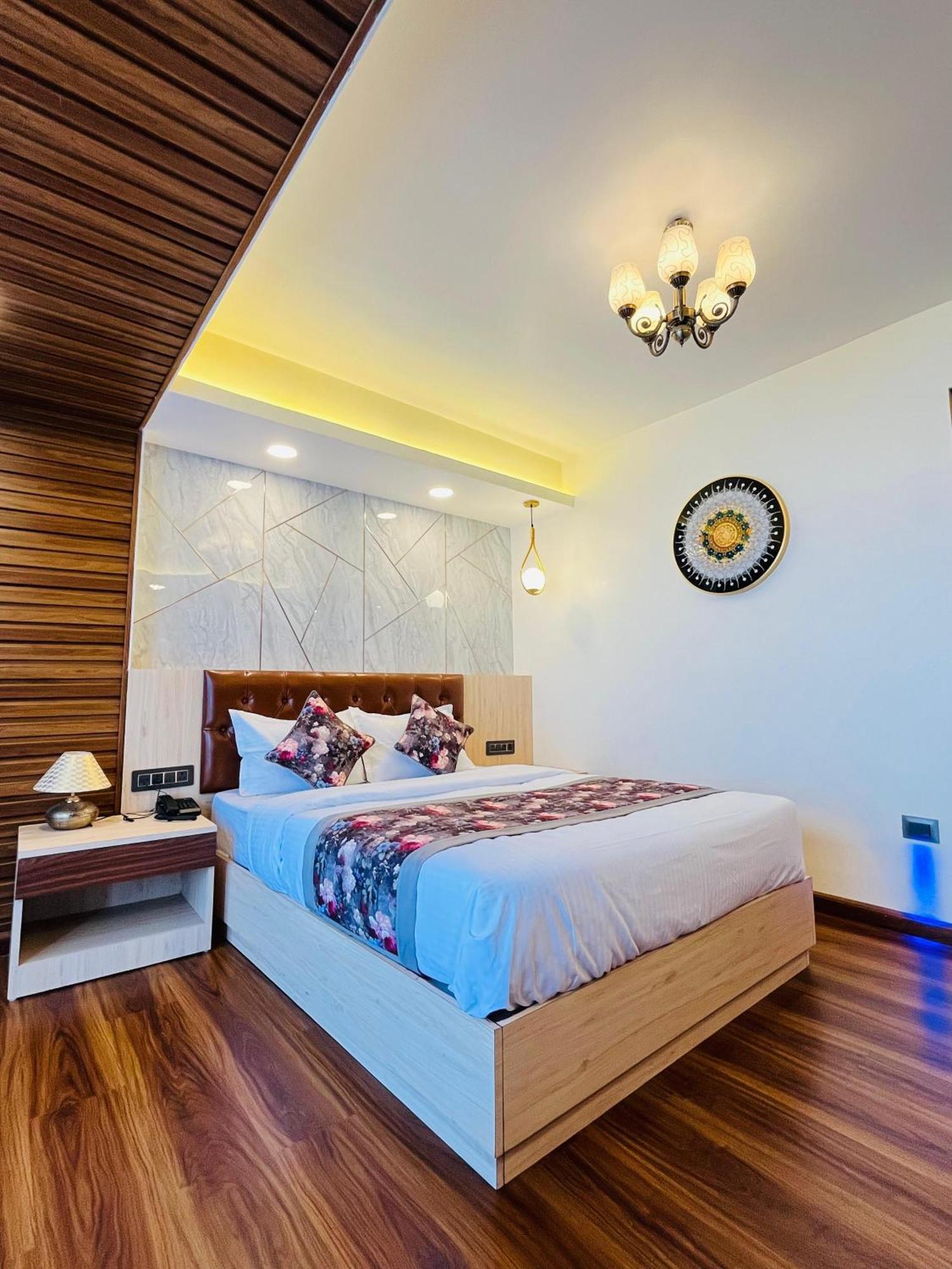 Luxury Stay At Hotel Broadway Boutique Mall Road Chowrasta Near Mahakal Temple Darjeeling  Extérieur photo