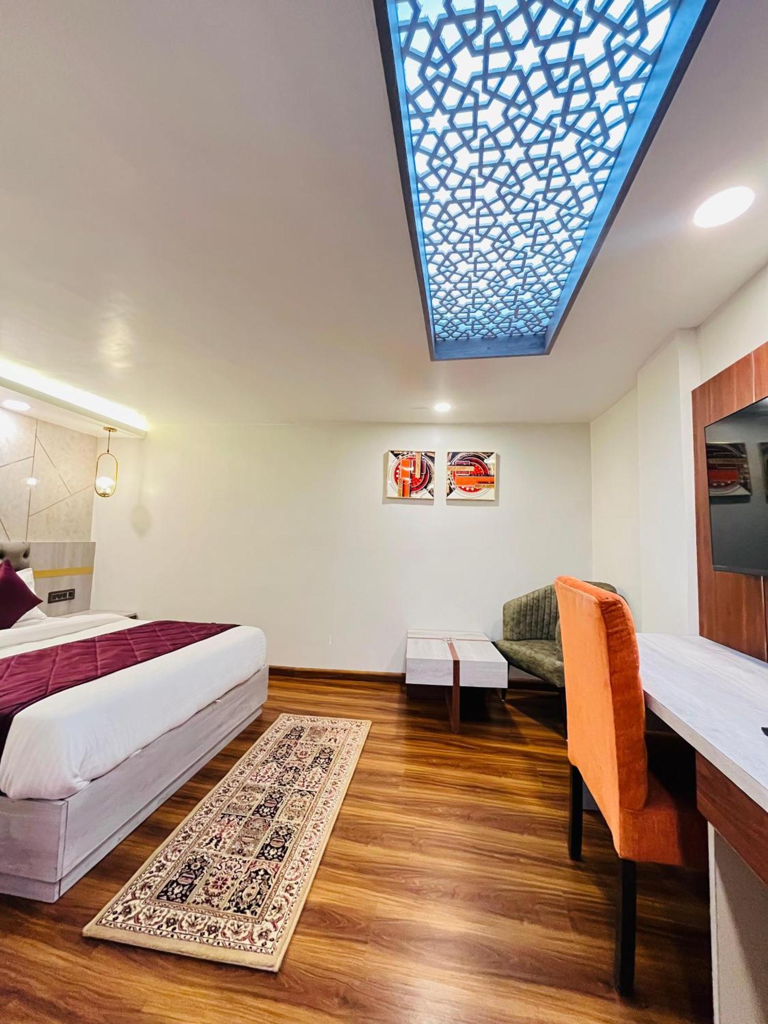 Luxury Stay At Hotel Broadway Boutique Mall Road Chowrasta Near Mahakal Temple Darjeeling  Extérieur photo