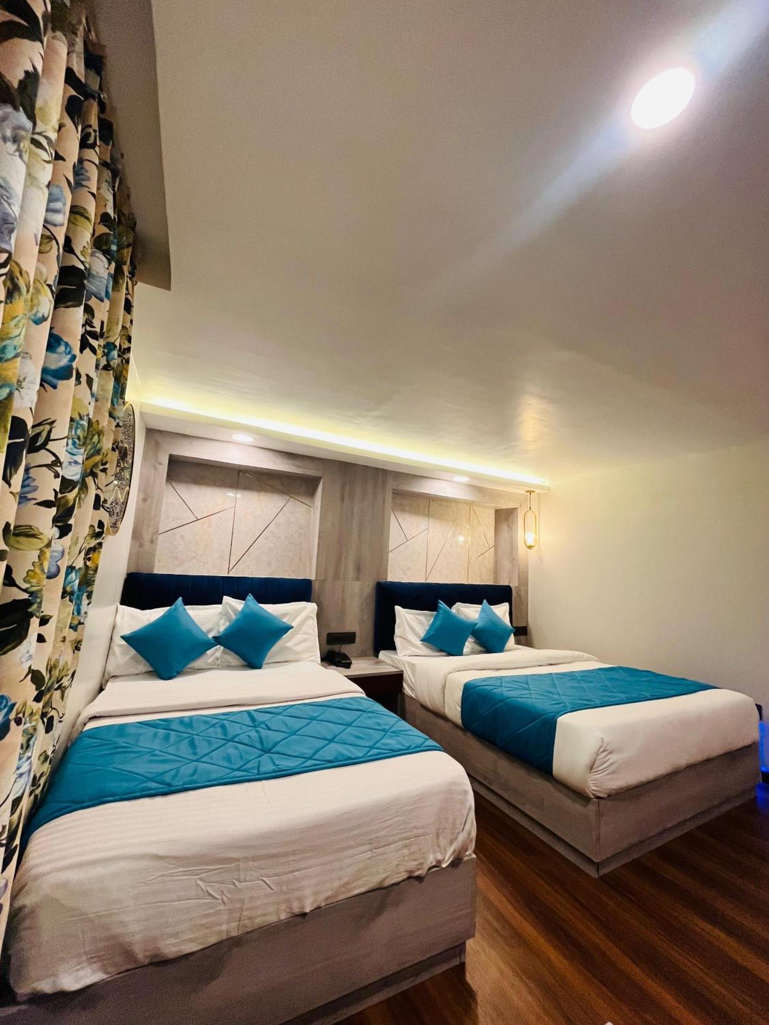 Luxury Stay At Hotel Broadway Boutique Mall Road Chowrasta Near Mahakal Temple Darjeeling  Extérieur photo