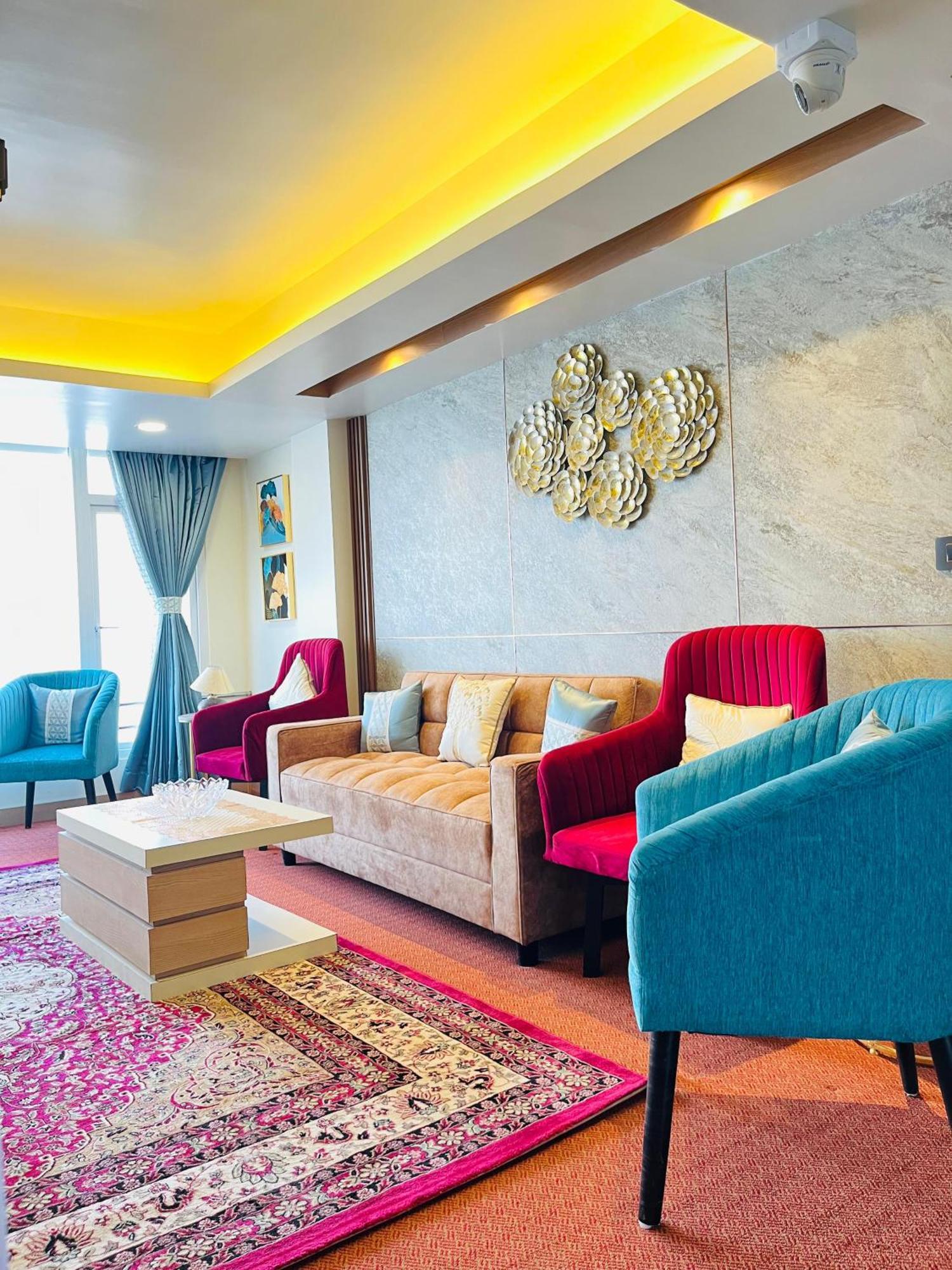 Luxury Stay At Hotel Broadway Boutique Mall Road Chowrasta Near Mahakal Temple Darjeeling  Extérieur photo