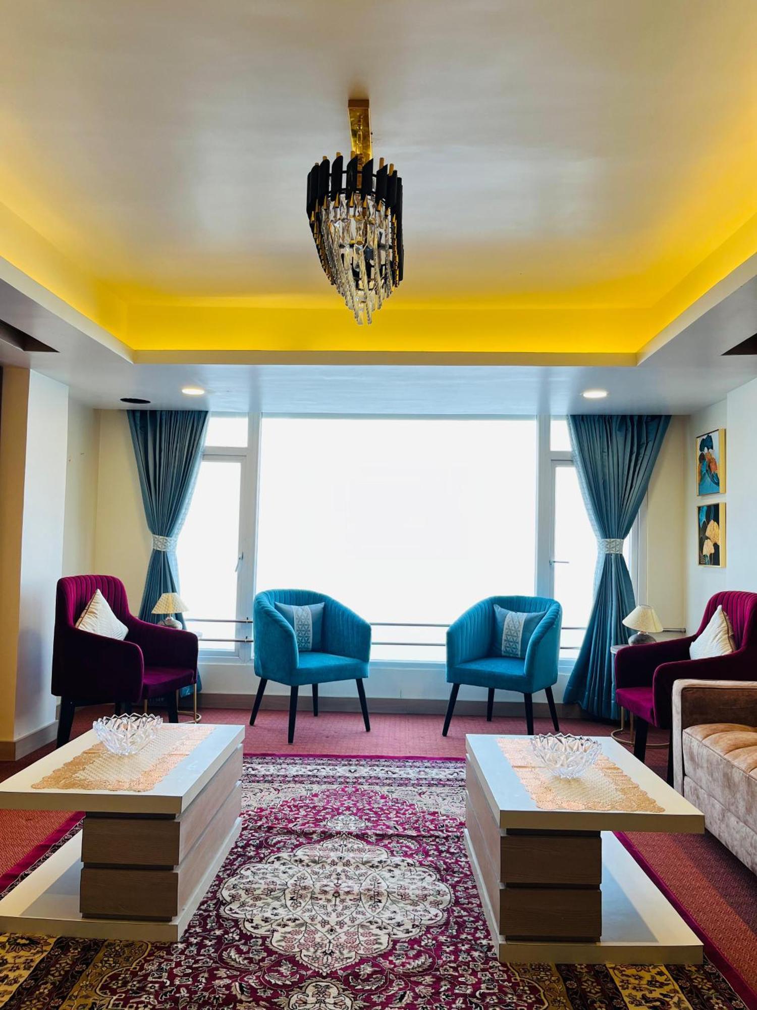 Luxury Stay At Hotel Broadway Boutique Mall Road Chowrasta Near Mahakal Temple Darjeeling  Extérieur photo