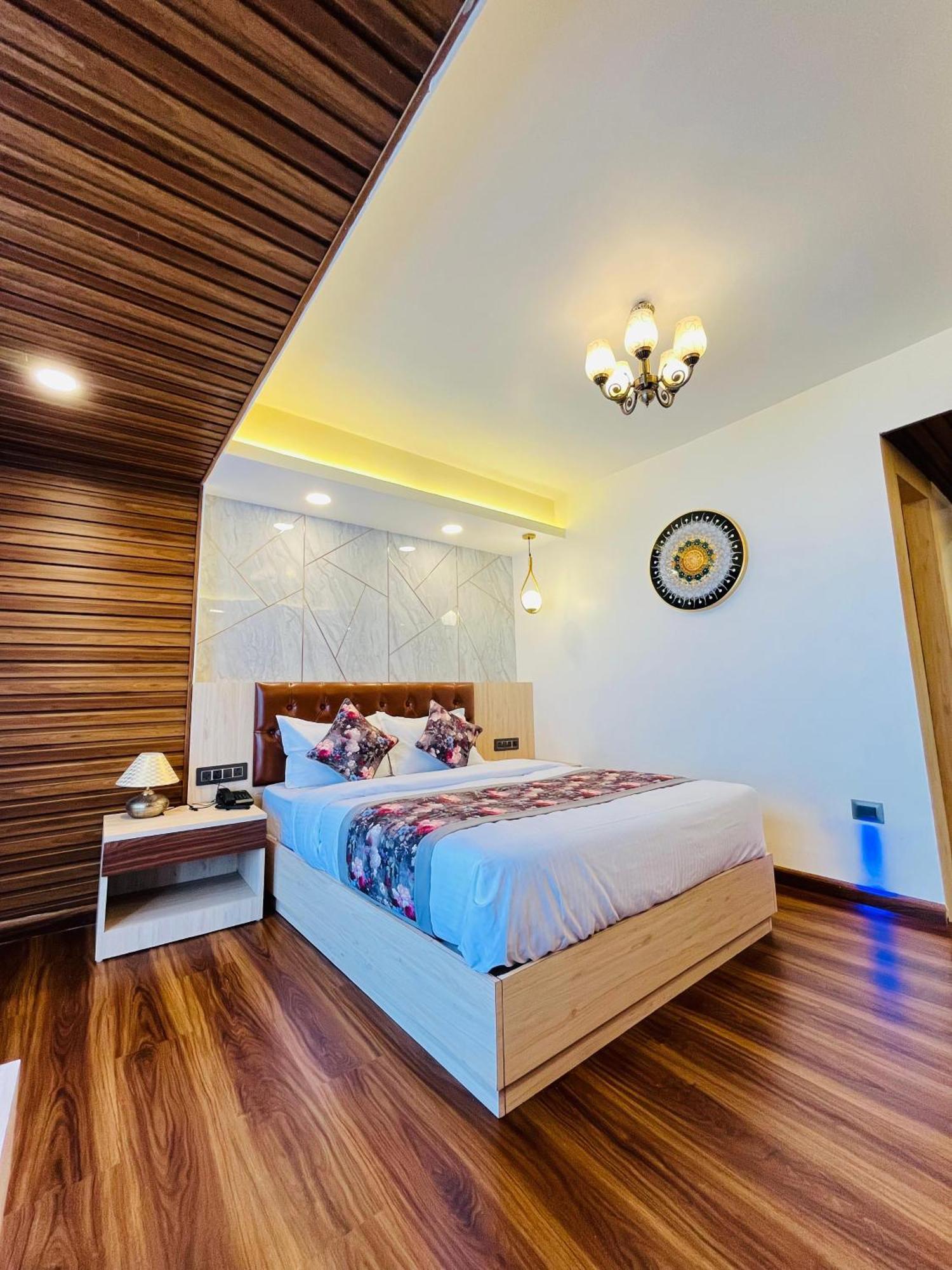 Luxury Stay At Hotel Broadway Boutique Mall Road Chowrasta Near Mahakal Temple Darjeeling  Extérieur photo