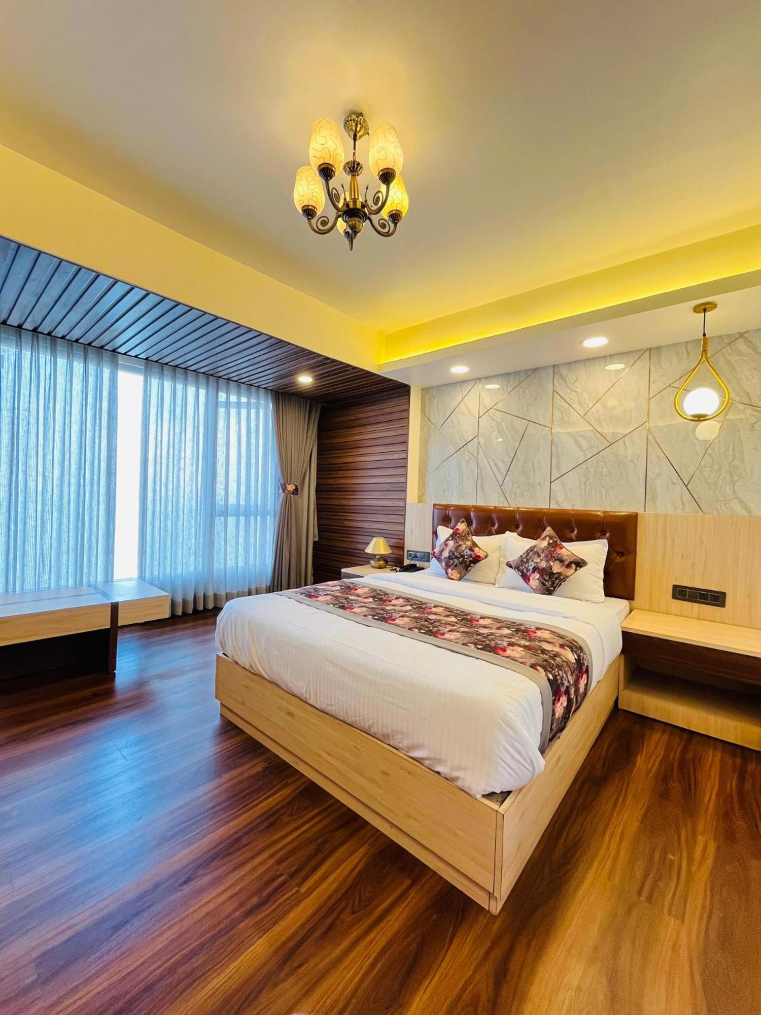 Luxury Stay At Hotel Broadway Boutique Mall Road Chowrasta Near Mahakal Temple Darjeeling  Extérieur photo
