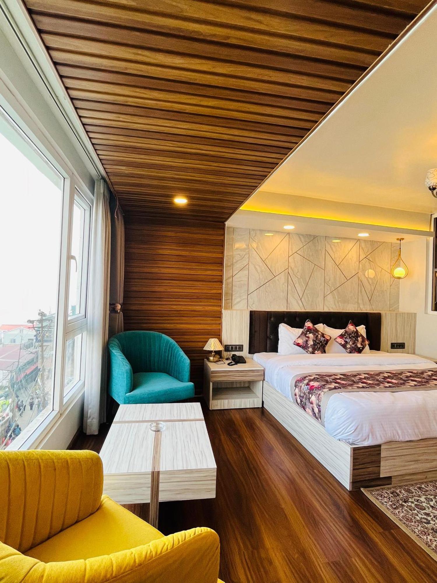 Luxury Stay At Hotel Broadway Boutique Mall Road Chowrasta Near Mahakal Temple Darjeeling  Extérieur photo