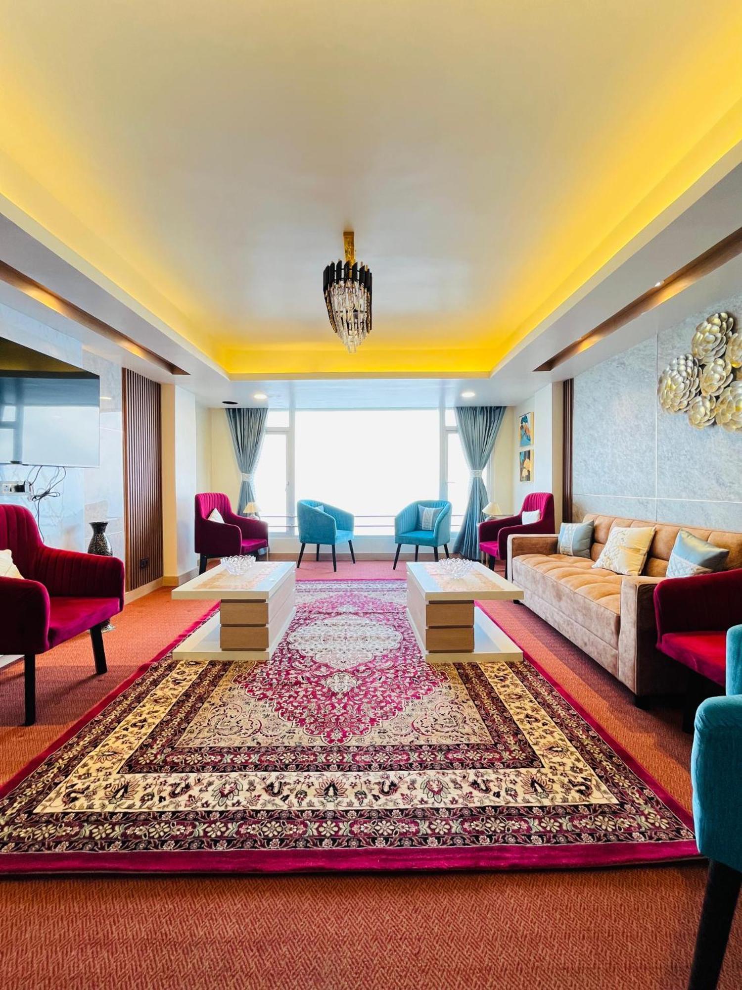 Luxury Stay At Hotel Broadway Boutique Mall Road Chowrasta Near Mahakal Temple Darjeeling  Extérieur photo
