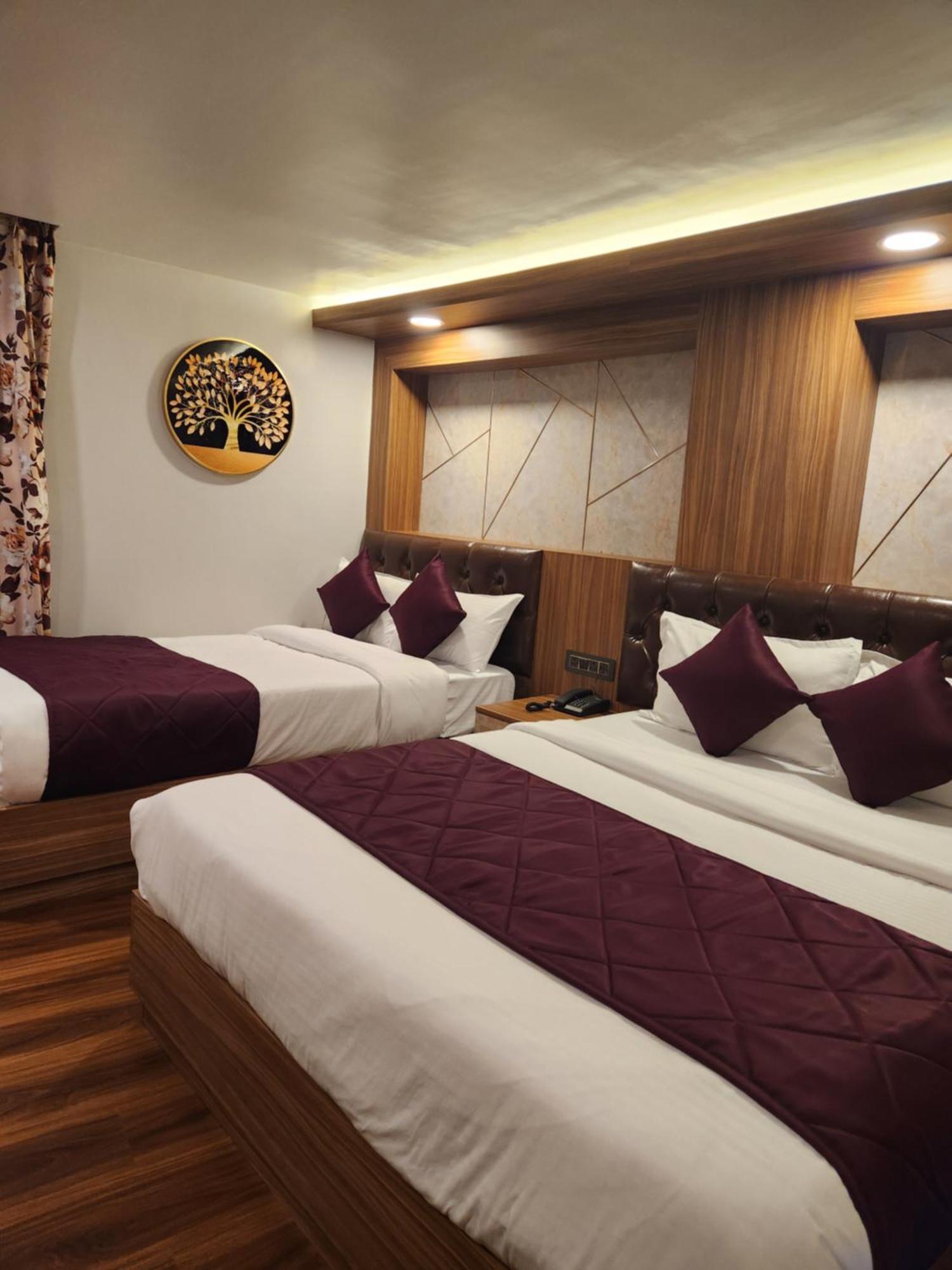 Luxury Stay At Hotel Broadway Boutique Mall Road Chowrasta Near Mahakal Temple Darjeeling  Extérieur photo