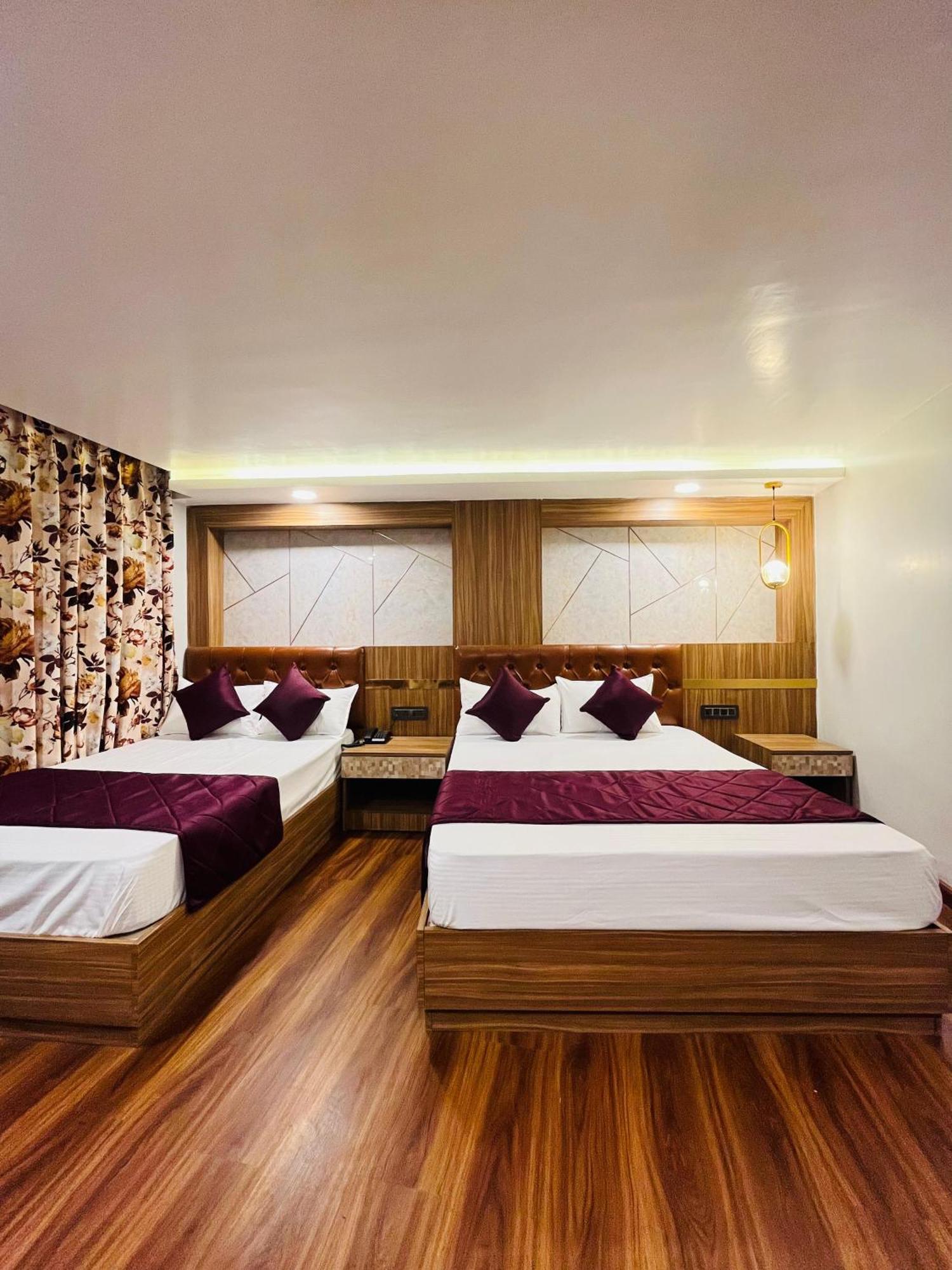 Luxury Stay At Hotel Broadway Boutique Mall Road Chowrasta Near Mahakal Temple Darjeeling  Extérieur photo