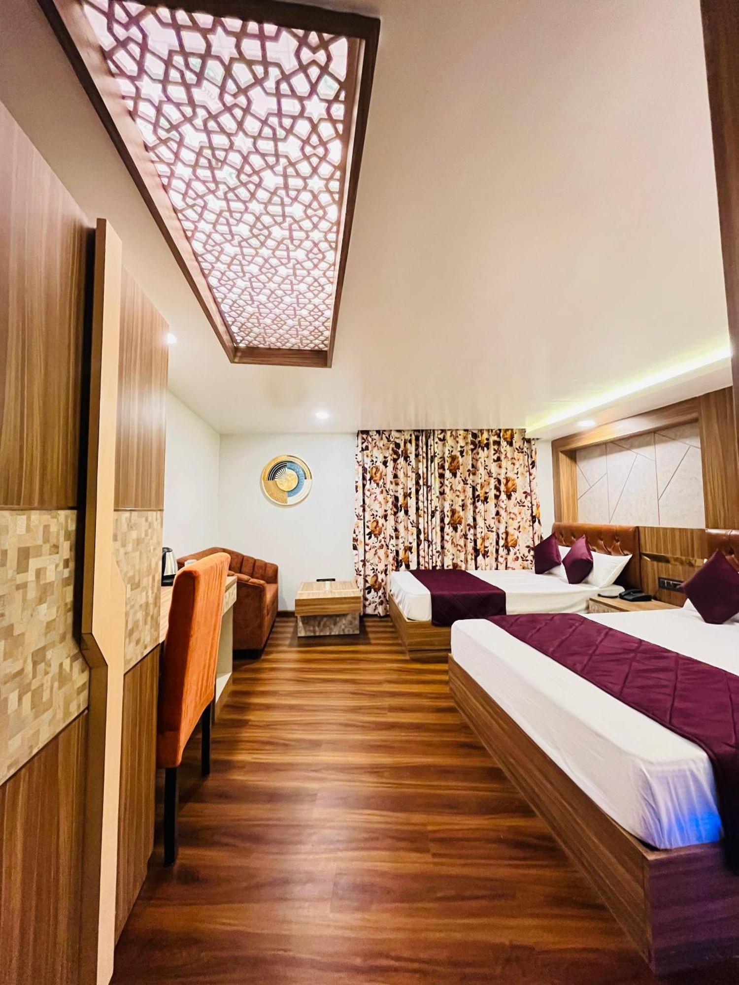 Luxury Stay At Hotel Broadway Boutique Mall Road Chowrasta Near Mahakal Temple Darjeeling  Extérieur photo