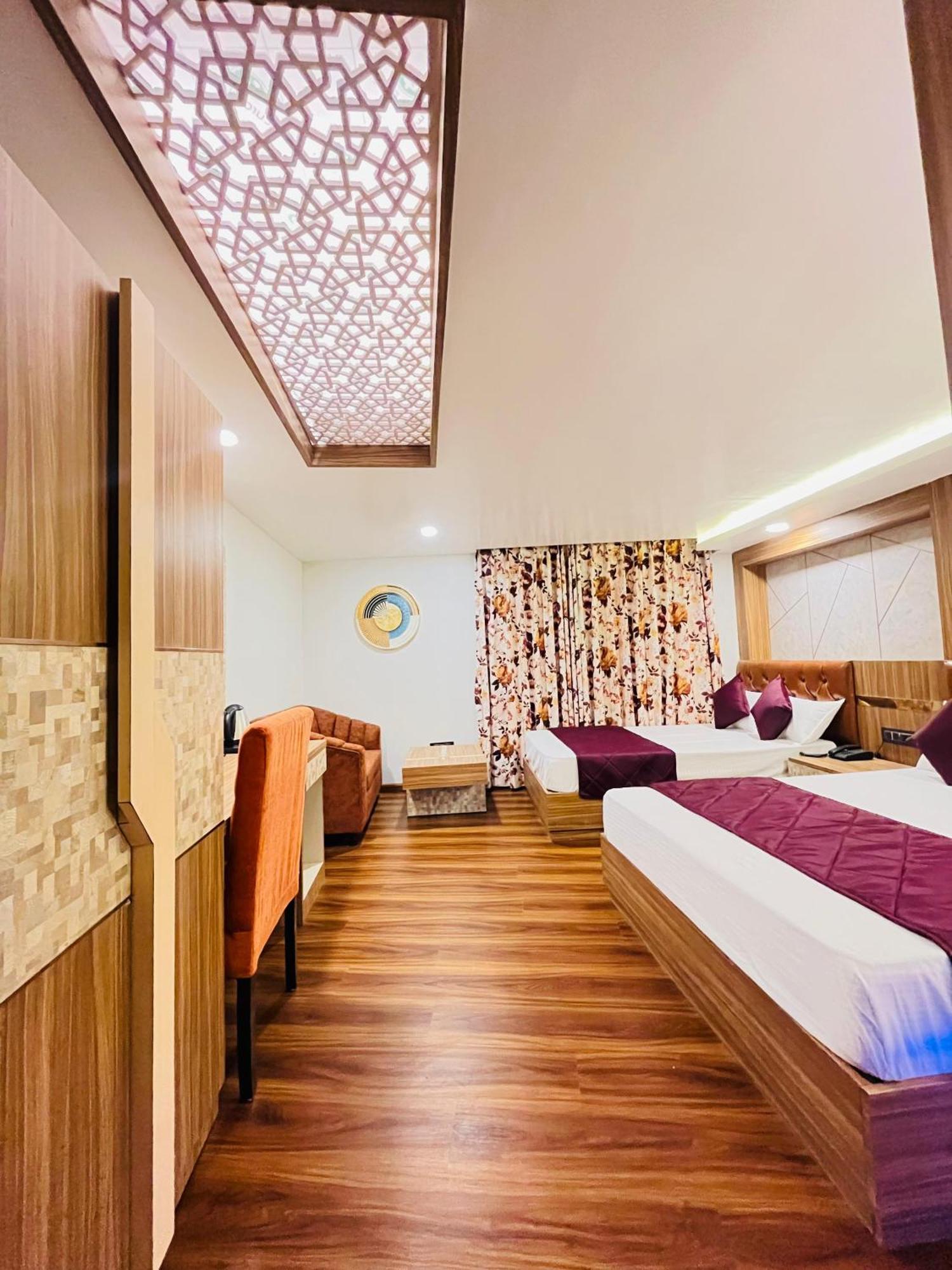 Luxury Stay At Hotel Broadway Boutique Mall Road Chowrasta Near Mahakal Temple Darjeeling  Extérieur photo