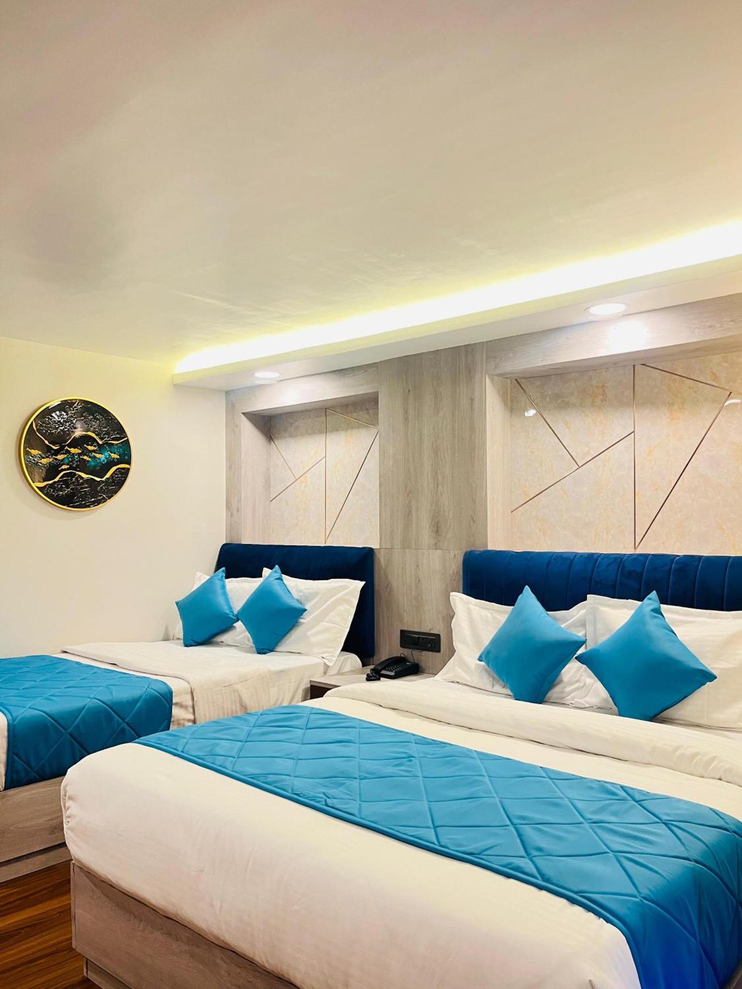 Luxury Stay At Hotel Broadway Boutique Mall Road Chowrasta Near Mahakal Temple Darjeeling  Extérieur photo