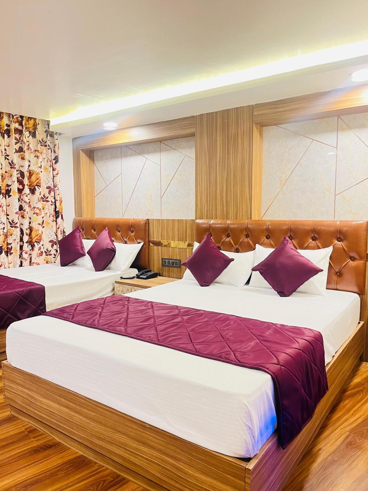 Luxury Stay At Hotel Broadway Boutique Mall Road Chowrasta Near Mahakal Temple Darjeeling  Extérieur photo