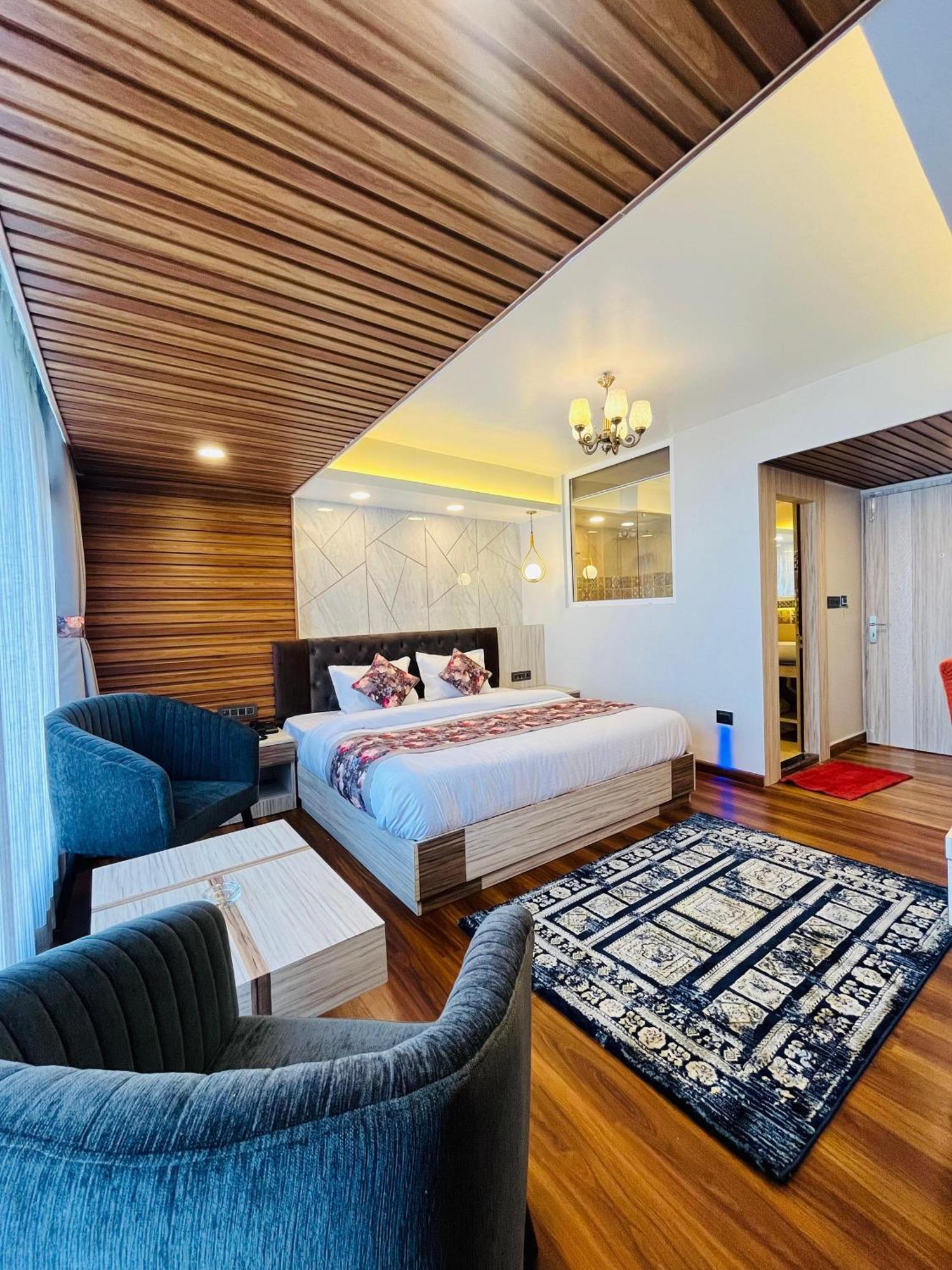 Luxury Stay At Hotel Broadway Boutique Mall Road Chowrasta Near Mahakal Temple Darjeeling  Extérieur photo